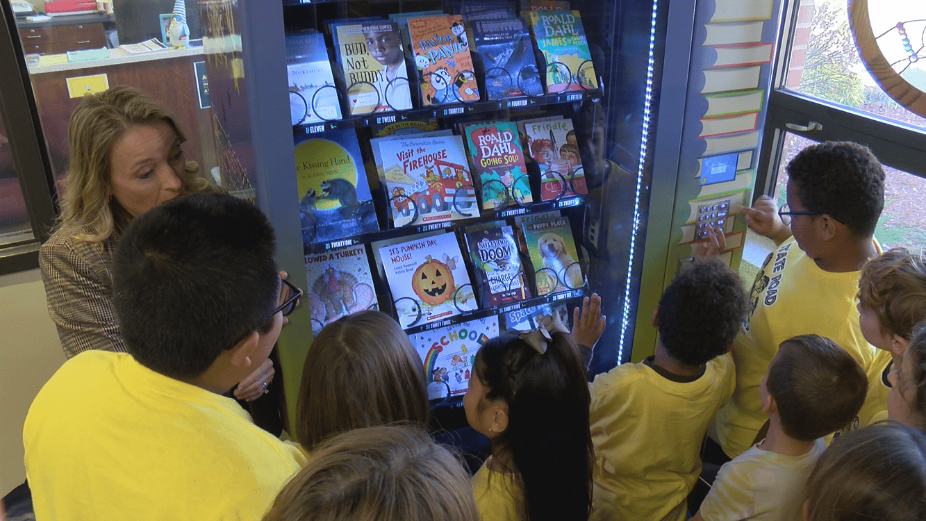 State Road ES students with Inch's Bookworm Vending Machine